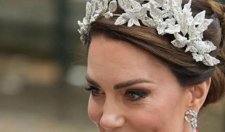 Kate Middleton arrasa em look na coroação do Rei Charles III com homenagens a Diana e Elizabeth II. Aos detalhes!
© Getty Images