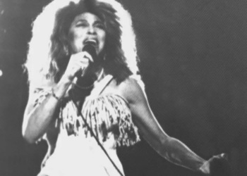 A cantora Tina Turner durante show no estádio do Maracanã, no Rio de Janeiro, Rio de Janeiro, RJ, 17/01/1988. Foto: Antônio Batalha/ Estadão
© Fornecido por Estadão