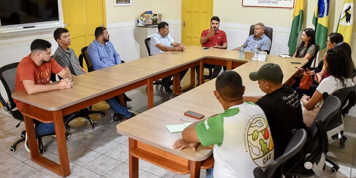 FEM e Prefeitura de Mâncio Lima debatem sobre investimentos para setor cultural. Foto: Evandro Ibernon/Ascom Prefeitura de Mâncio Lima