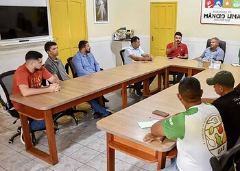 FEM e Prefeitura de Mâncio Lima debatem sobre investimentos para setor cultural. Foto: Evandro Ibernon/Ascom Prefeitura de Mâncio Lima