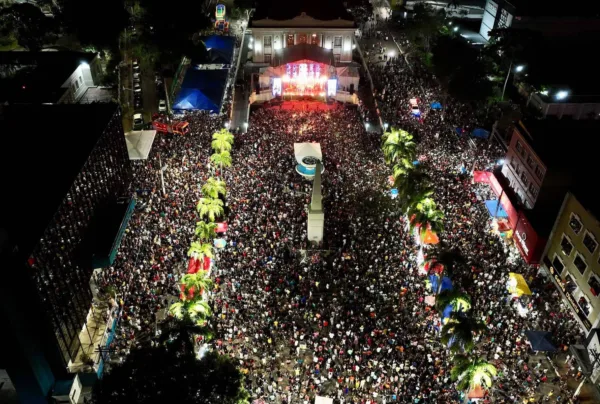 Show de Joelma reúne mais de 20 mil pessoas em frente ao Palácio Rio Branco