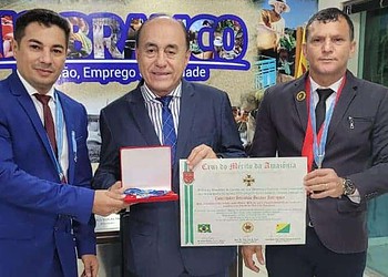 Honra é oferecida aos que prestaram relevantes serviços à sociedade no campo social (Foto: Evandro Derze/Assecom)