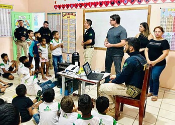 Na oportunidade, os alunos tiraram dúvidas com os profissionais e professores. Foto cedida