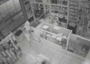 Dupla é presa após invadir e furtar loja de acessórios para celular no interior do Acre