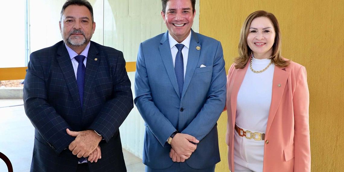 Governador Gladson Cameli se reuniu com a deputada federal Socorro Neri e o deputado Zezinho Barbary, em Brasília. (Foto Pedro Devani/Secom)