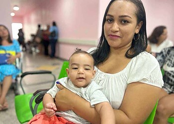 Maria Andreia e seu filho, o pequeno David. Foto: Eliel Mesquita/Secom