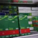 De acordo com Marcelo Xavier, chefe do Departamento de Assistência Farmacêutica, chegou um quantitativo para atender em torno de dois meses, aos pacientes cadastrados.

“A previsão do Ministério de Saúde é que o primeiro lote da compra emergencial deva ser entregue no dia 9 de julho. Solicitamos desse novo lote o quantitativo para três meses. Já essa remessa que chegou é da redistribuição dos estados”, destacou o gestor.

O Ministério da Saúde tem tentado antecipar a entrega de parte do lote. A insulina rápida é aplicada diretamente na pele do paciente com diabete, por meio de uma caneta injetora, e age em menos de 15 minutos, fazendo com que o açúcar no sangue volte aos níveis adequados. Por isso, é fundamental para manter a saúde dos diabéticos sob controle.

No Brasil são 16,8 milhões de adultos com diabetes. O país é o quarto com maior incidência da doença no mundo. O MS informou, ainda, que as insulinas regulares mais consumidas estão em estoque adequado, e o caso da insulina análoga de ação rápida está sendo tratado com máxima prioridade junto aos fornecedores.
