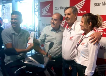 Em parceria com a Star Motos, Prefeitura de Rio Branco entrega moto sorteada no Dia do Trabalhador