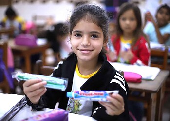 Alunos do ensino fundamental, anos iniciais, receberam kits de higiene bucal. Foto: Mardilson Gomes/SEE