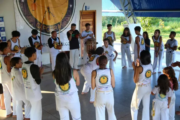 Governo leva esportes a crianças e adolescentes na Cidade do Povo