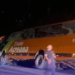 Ônibus sai da pista e quase tomba após desviar de buraco na BR-364