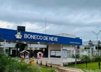 Avô acusa sorveteria de discriminar criança com autismo e estabelecimento diz que vai exigir retratação