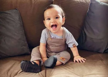 Família faz rifa e vakinha para custear tratamento de bebê que sobreviveu a síndrome respiratória no Acre