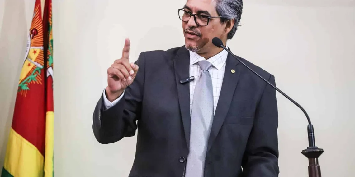 'São as escolhas', diz deputado sobre nomeação de mais de 250 comissionados e impedimento de reajuste para técnicos de enfermagem