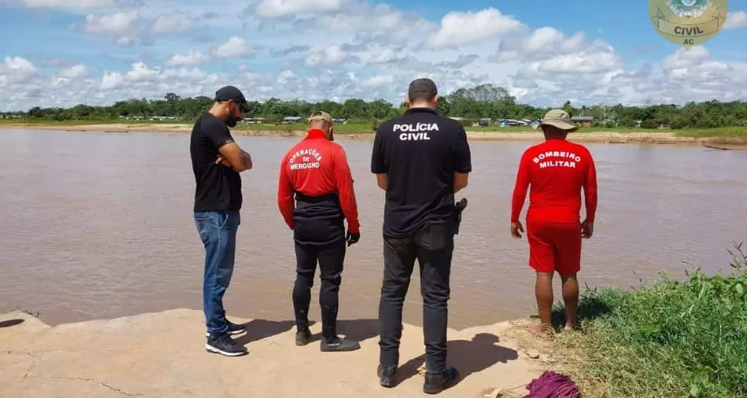 Polícia e bombeiros fazem buscas por jovem desaparecido no interior do Acre