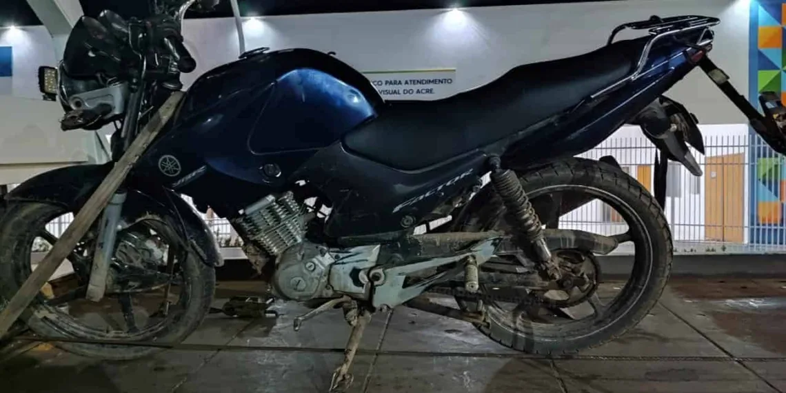 PM recupera moto roubada e apreende arma de fogo no Aviário