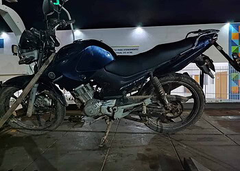 PM recupera moto roubada e apreende arma de fogo no Aviário