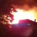 VÍDEO: Mulher discute com marido, incendeia a própria casa e fogo destrói residências vizinhas