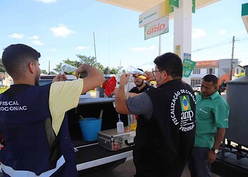 Postos da capital e do interior foram visitados Foto: Letícia Machado/Procon