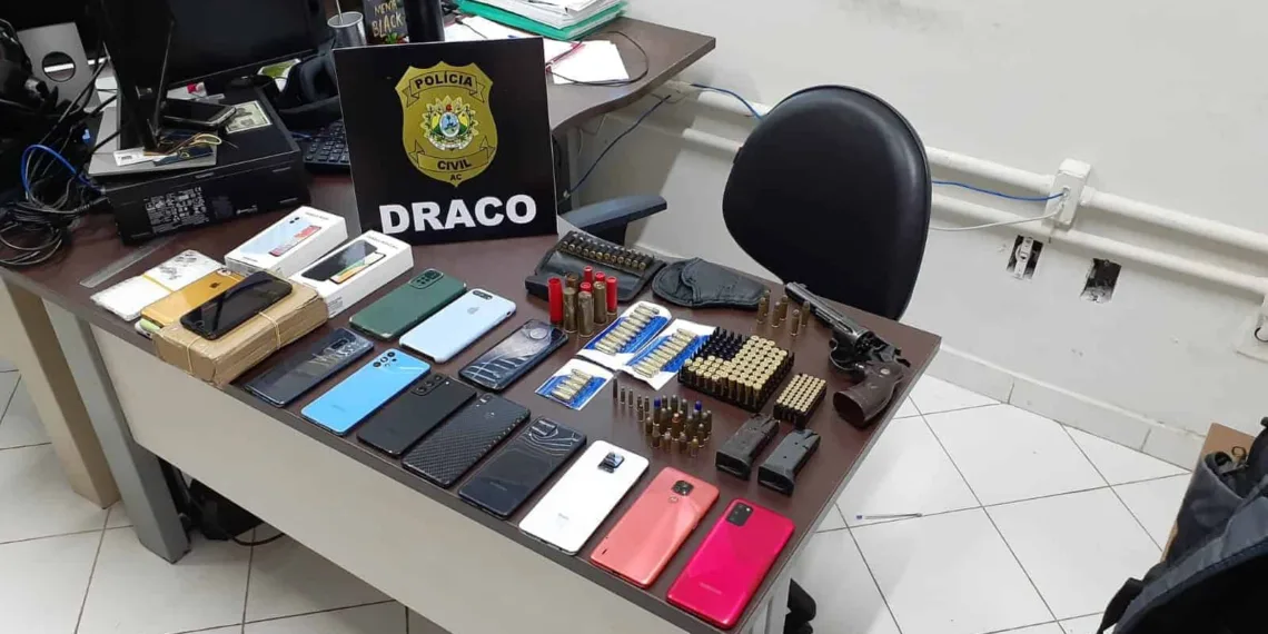 Polícia prende duas pessoas e apreende objetos roubados em Rio Branco