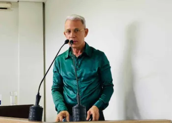 'A população precisa de cuidados com a saúde mental, mas o atendimento público é precário', alerta psicólogo