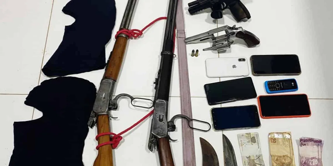 Assaltantes são abordados em táxi e polícia recupera objetos roubados no Acre