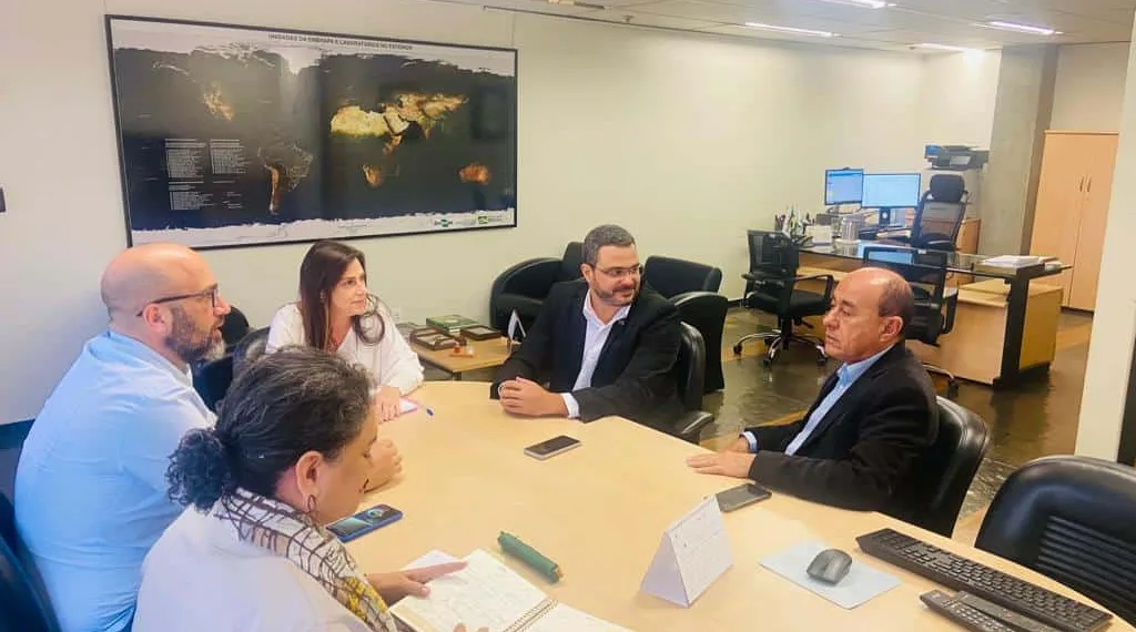 Bocalom é recebido na Embrapa Nacional e debate parcerias para Rio Branco