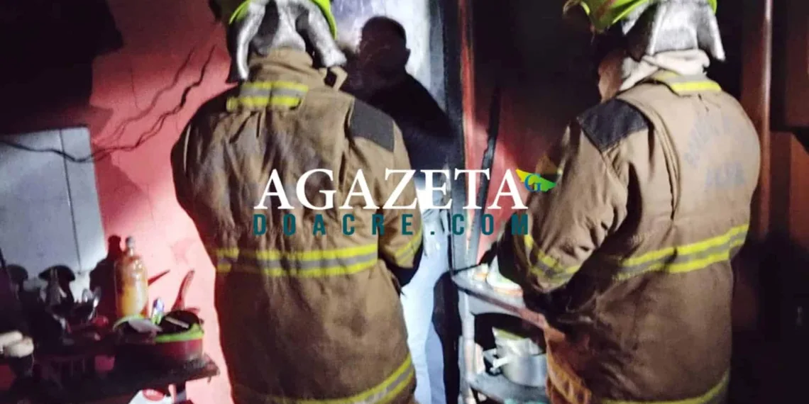 Idosa morre carbonizada após casa incendiar em Rio Branco