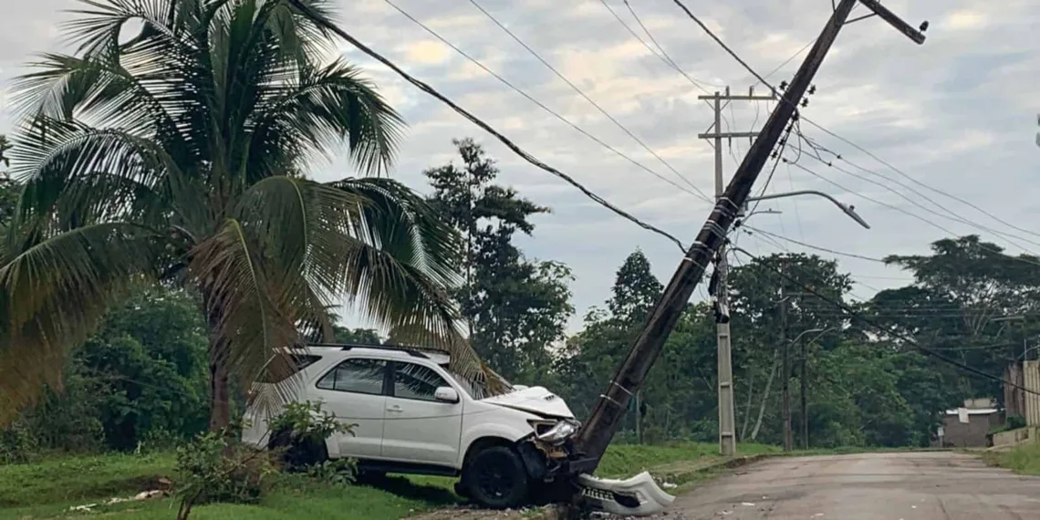Mais de 50 acidentes envolvendo veículos e postes foram registrados este ano no Acre