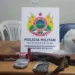 Após denúncia, PM encontra arma escondida em terreno de casa abandonada