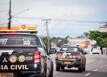 Dupla que arrombava carros para furtar objetos é presa em Rio Branco