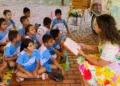 Conheça a Kombi Papoula, uma galeria de arte ambulante
