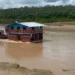 No interior do Acre, mudança de casa flutuante viraliza nas redes sociais