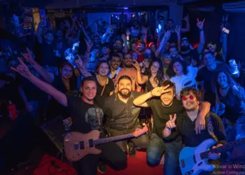 Zoo Humanos e o público do terceiro especial de Arctic Monkeys, no ano passado.