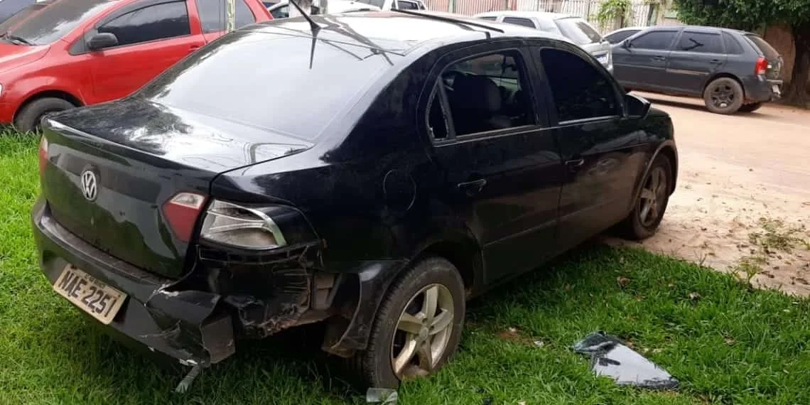 Polícia encontra homem em cativeiro, prende criminosos e recupera carro roubado