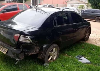 Polícia encontra homem em cativeiro, prende criminosos e recupera carro roubado
