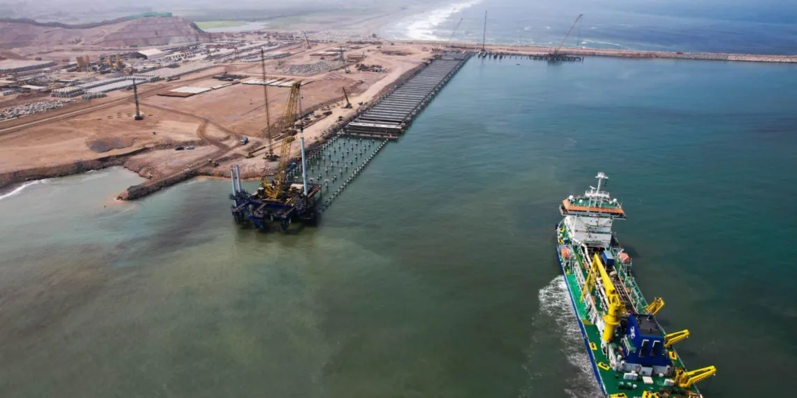 A construção do Porto de Chancay é uma iniciativa importante que visa impulsionar o desenvolvimento econômico e a infraestrutura portuária do Peru