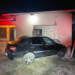 Com CNH vencida desde 2020 e embriagada, jovem tenta atropelar namorado, mas derruba muro no interior do Acre — Foto: Asscom/PM