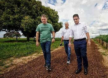 Governador Gladson Cameli, secretário Alysson Bestene e presidente do Deracre, Sócrates Guimarães, durante visita ao parque de exposições. Foto: Cleiton Lopes/Secom