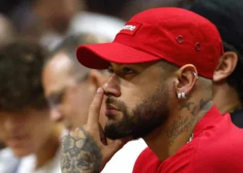 Modelo internacional vaza print de conversa com Neymar e detona o craque: "Se você tem namorada..."
© Getty Images