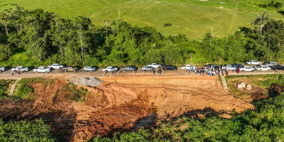 Políticos e gestores públicos viajam pela BR-364 até Cruzeiro do Sul para fiscalizar obras na rodovia