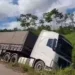 Carreta tomba na BR-364 entre Feijó e Tarauacá