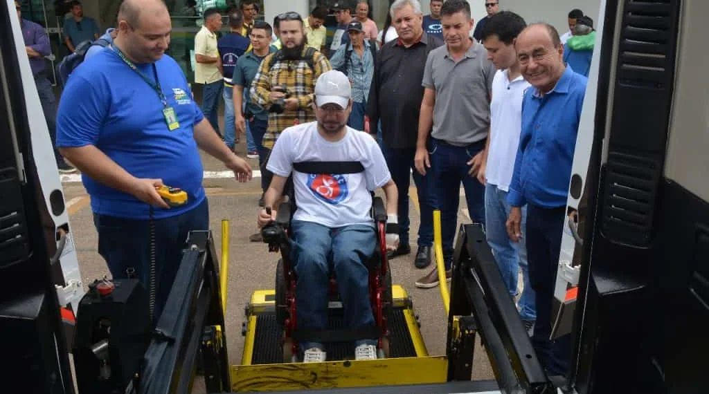As vans transportarão cadeirantes aos serviços de saúde, educação e lazer (Foto: Evandro Derze/Assecom)