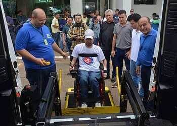 As vans transportarão cadeirantes aos serviços de saúde, educação e lazer (Foto: Evandro Derze/Assecom)