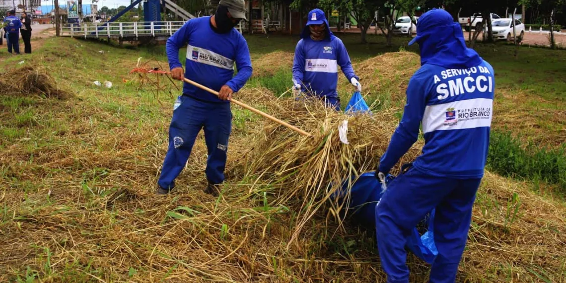 A limpeza está presente no dia a dia dos rio-branquenses (Foto: Renilson Rodrigues/Assecom)