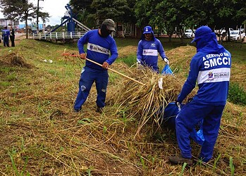 A limpeza está presente no dia a dia dos rio-branquenses (Foto: Renilson Rodrigues/Assecom)