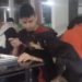Estudante da Ufac divide jantar com cachorro no RU e vídeo viraliza nas redes; veja