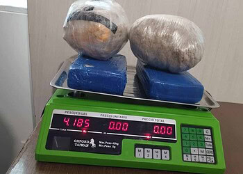 Passageiro de táxi é preso levando mais de 4kg de drogas para Tarauacá