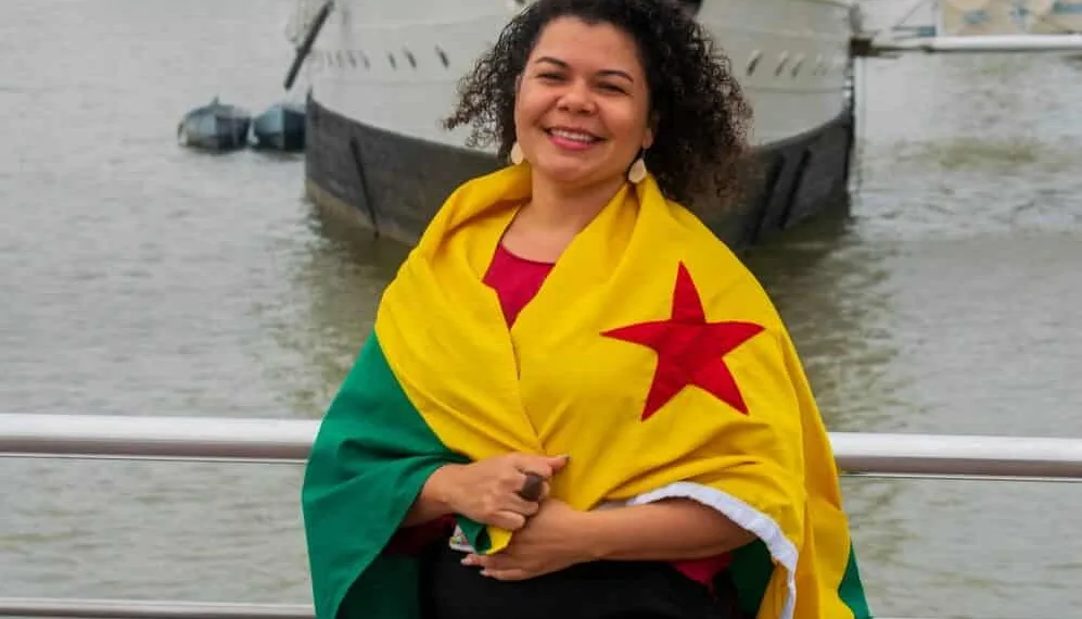 Criadora de conteúdo do Acre representa o estado em ação de turismo na Amazônia