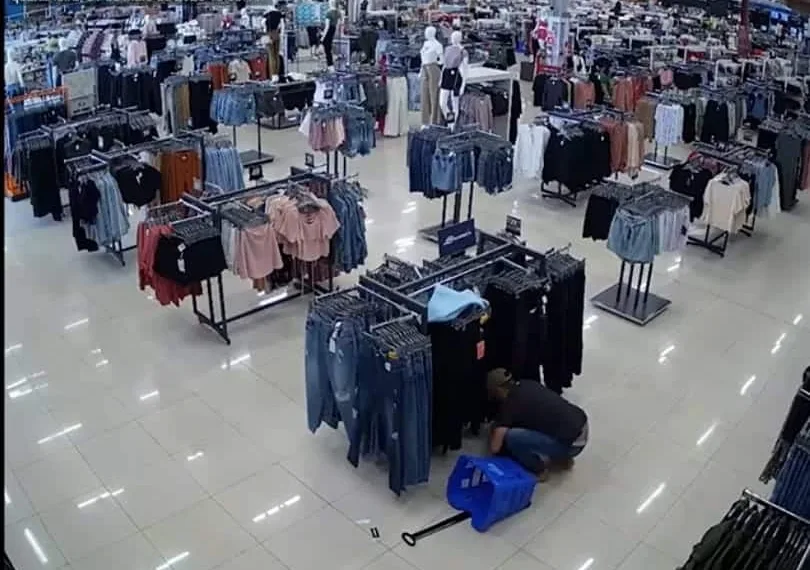 Câmeras flagram furto de mais de R$ 4 mil em roupas na loja Havan do Acre